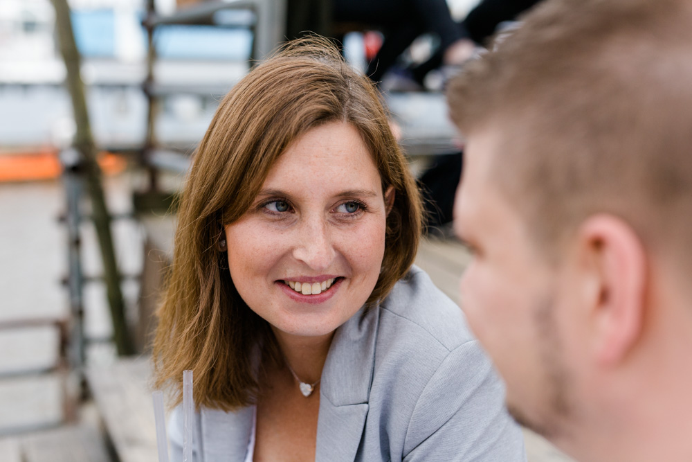 Lovestory Shooting im Beachclub, Herzblut und S-Bahnhof!
